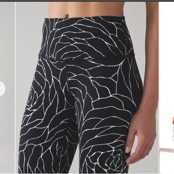 Lululemon Wunder Under Hi-Rise Tight (Full-On Luxtreme) Size 6 - Picture 3 of 12